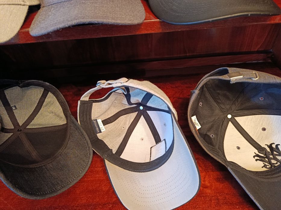 Продам бейсболки,  цена 500 тенге