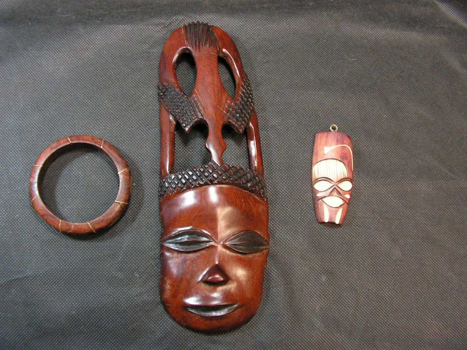 Дърворезба -  африканска женска глава с гривна от абанос за подарък