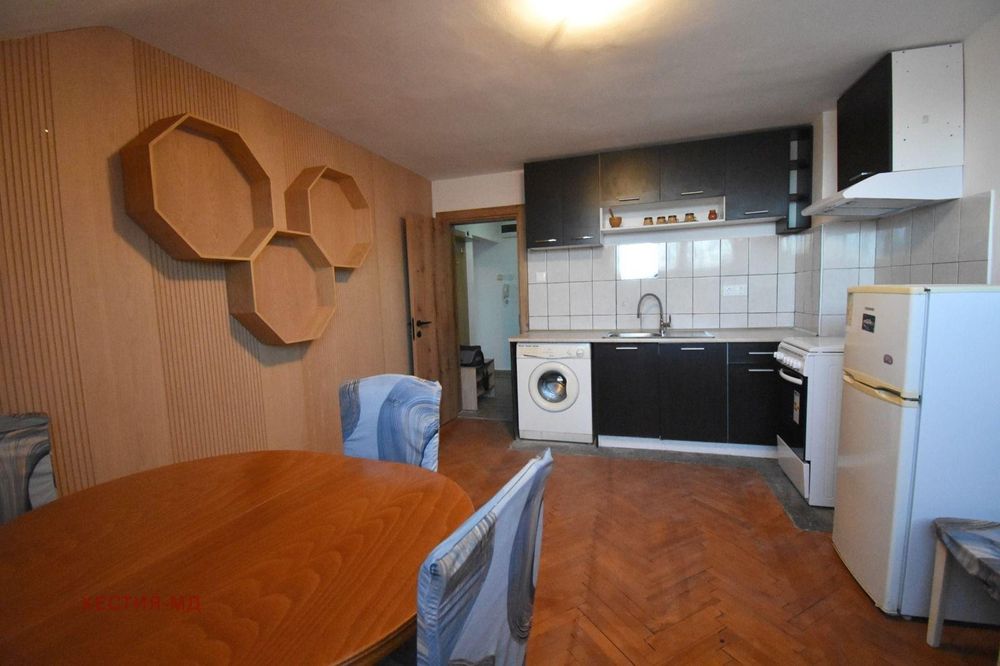 Дава се под наем Тристаен апартамент в София, Център - 92 кв.м за 847.62 € - Снимка #10