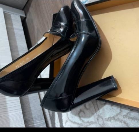 Замонавий аёллар туфлиси