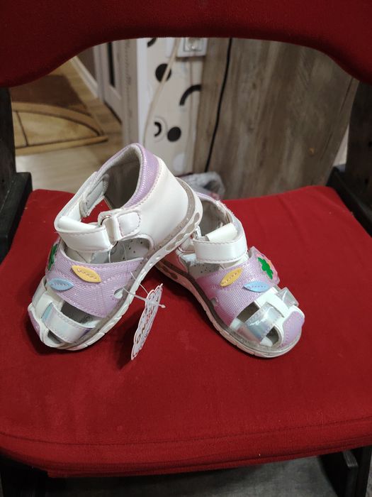 Продам сандалии на девочку