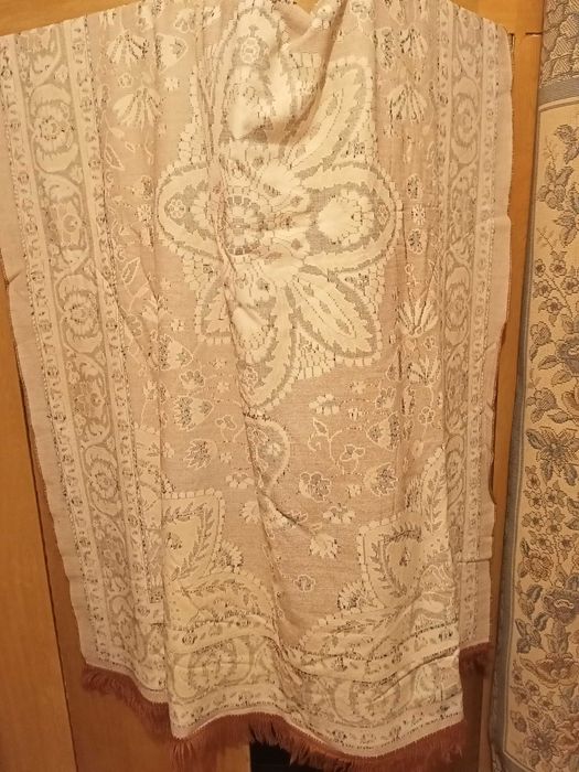 Продам покрывало на диван.