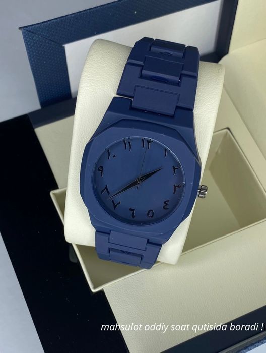 Aura soat Arab raqamli erkaklar soati