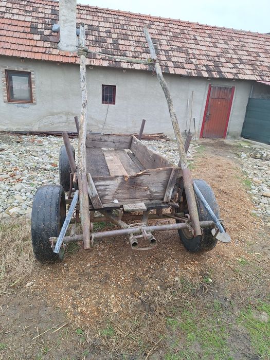 Vand 2 carute tractor sa pentru cai