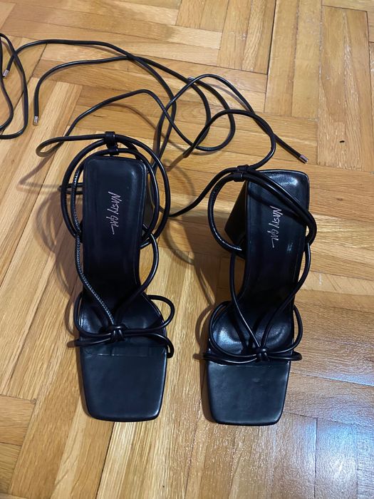 Черни дамски токчета