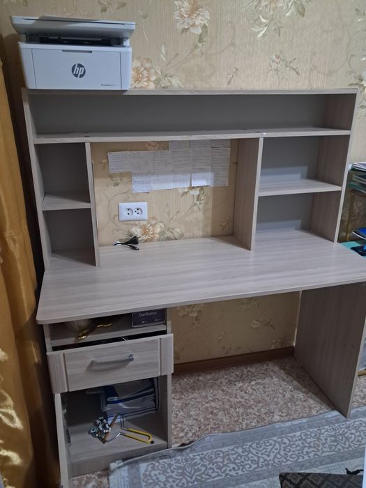 Продам , рабочий стол 2 шт
