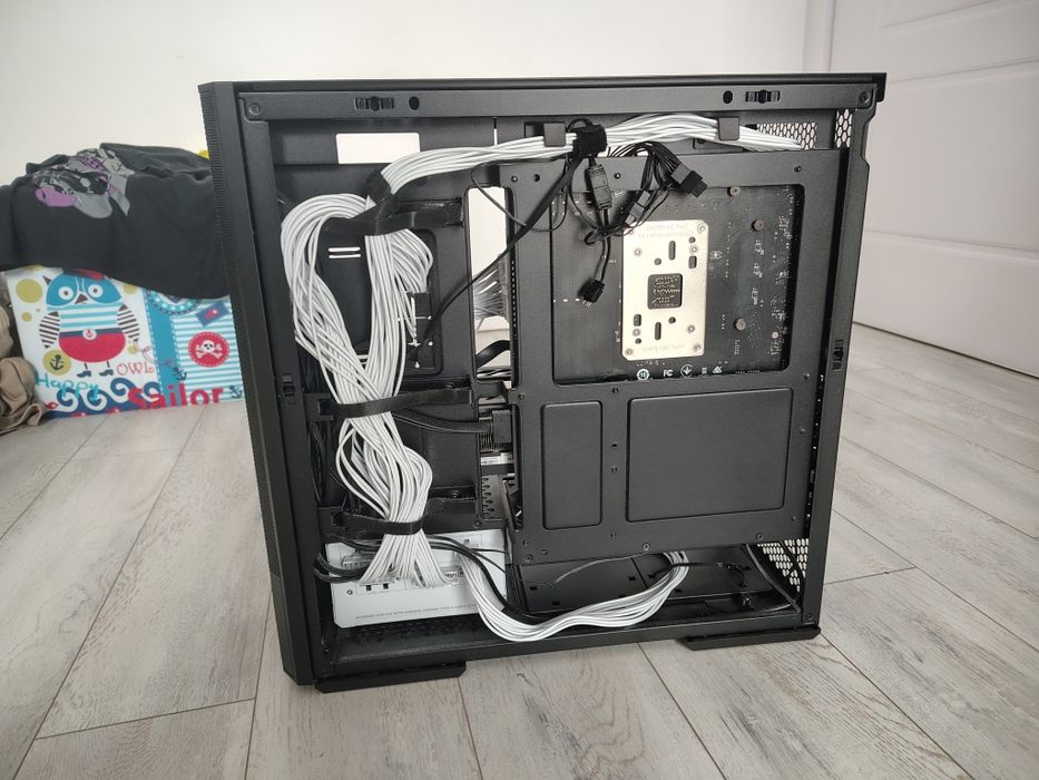 Gaming PC RX 9070 XT / Ryzen 7 7700 / 32GB DDR5 NEGOCIABIL.