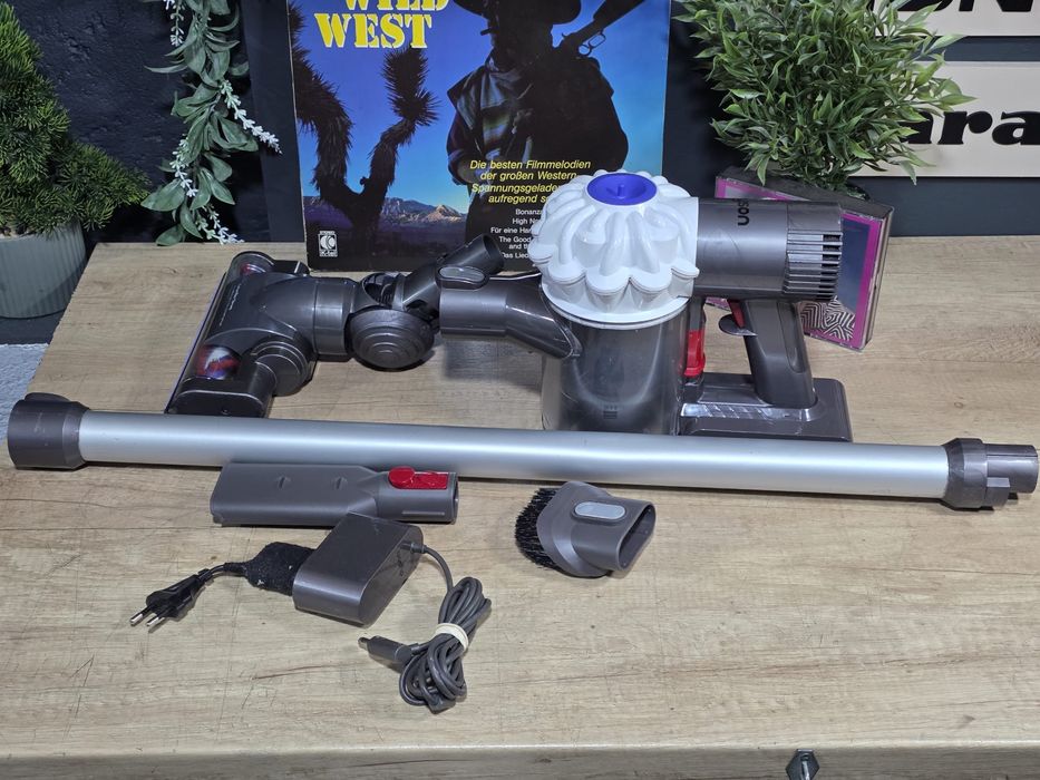 Aspirator vertical fără fir tip Dyson, baterie 21.6V, complet cu accesorii