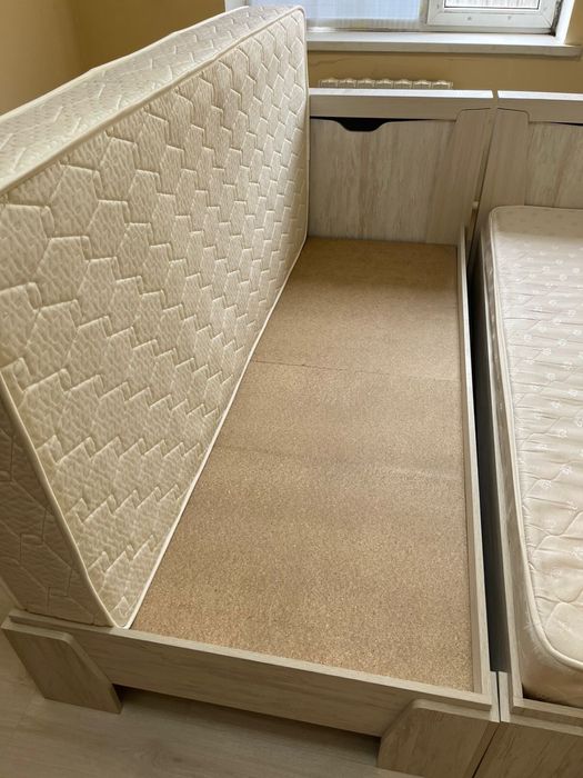 Продам односпальные кровати (2 шт)