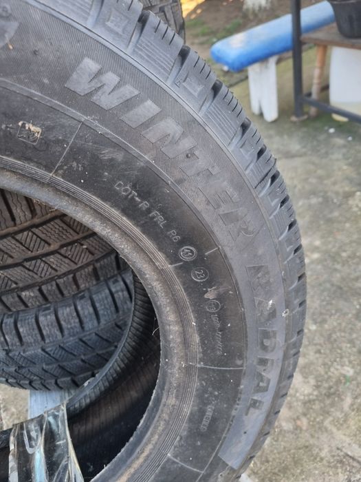 Vand 4 cauciucuri iarna noi 235 65 16c