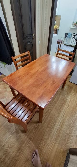 Продается стол со стульями