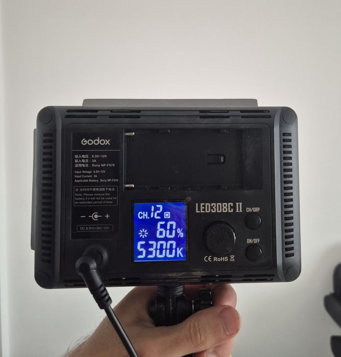 Vând 2 lămpi LED profesionale pentru foto-video – Godox și GVM