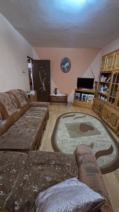 Vând apartament decomandat 2 camere