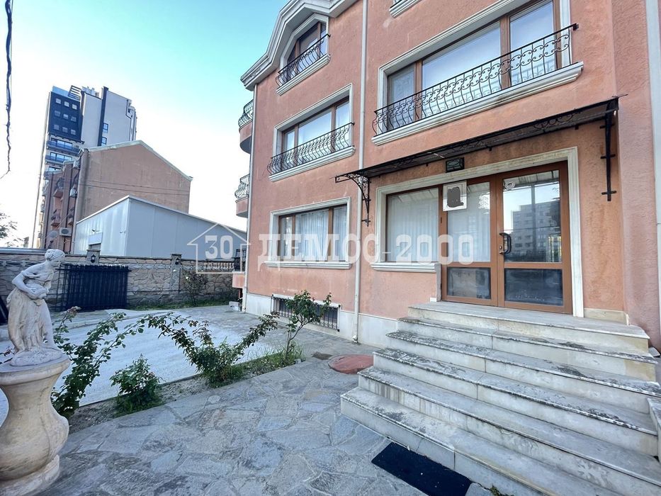 Дава се под наем Офис в Варна, Левски - 140 кв.м за 612 € - Снимка #2