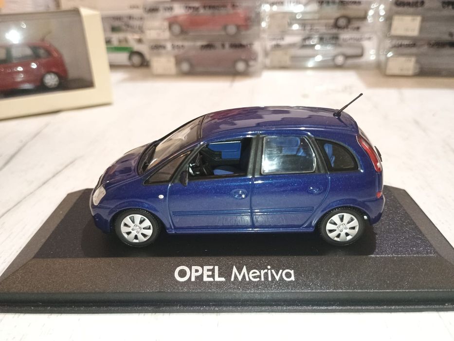 Vând diferite machete Opel la scara 1:43