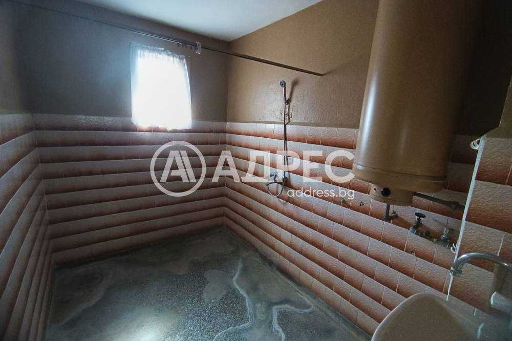 Просторен апартамент в централната част на гр. Исперих!