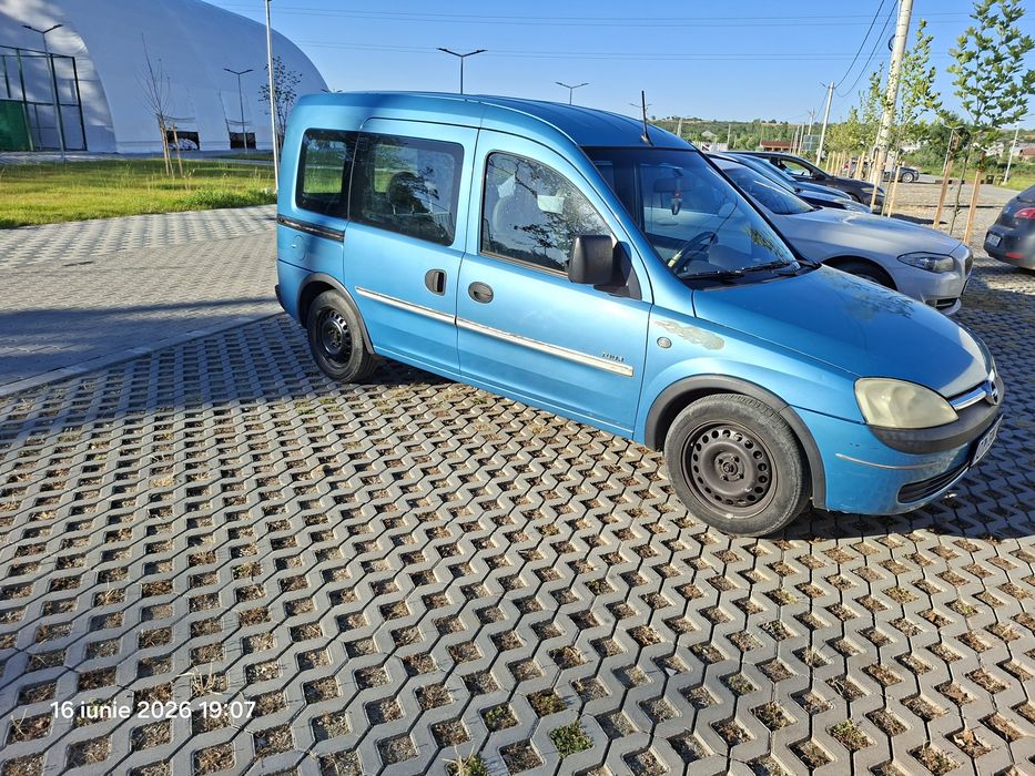 Vând Opel Combo c an 2002