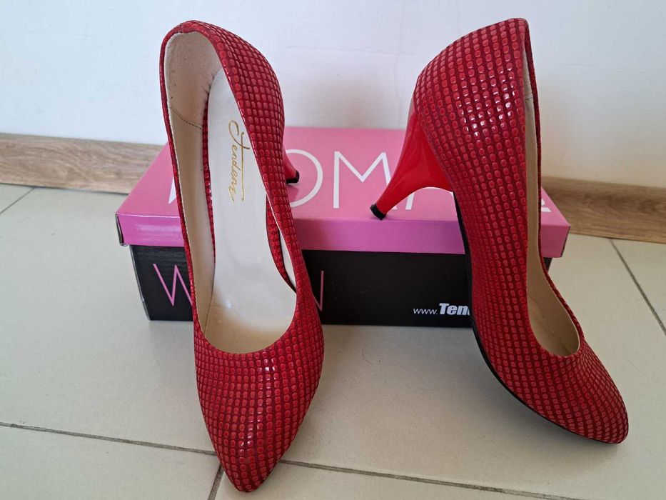 Дамски червени обувки с ток