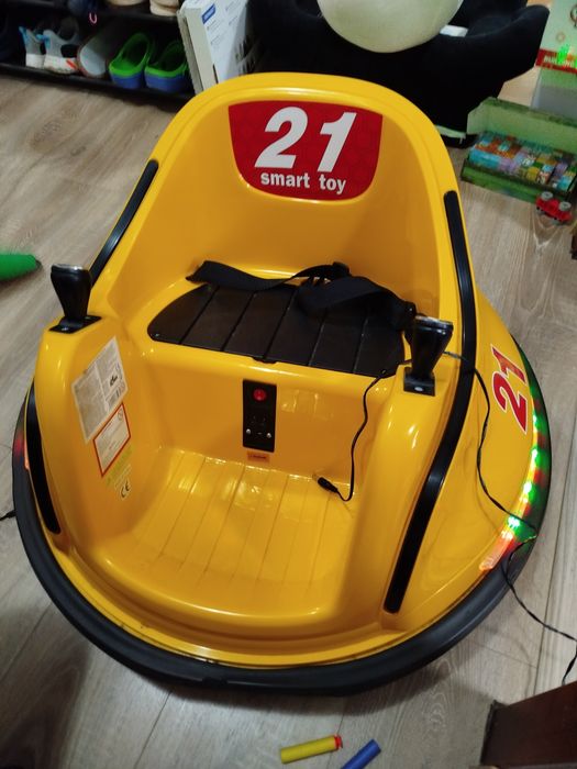 Vând mașinuța electrică  360'