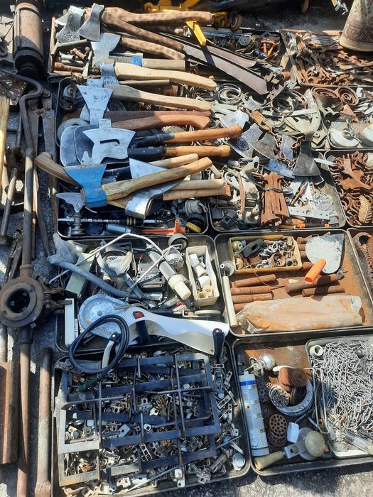 Картины, статуэтки, подсвечники