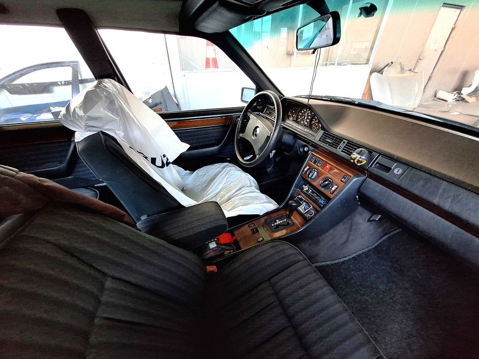 MERCEDES-BENZ E-Class 1990 — imagine 5