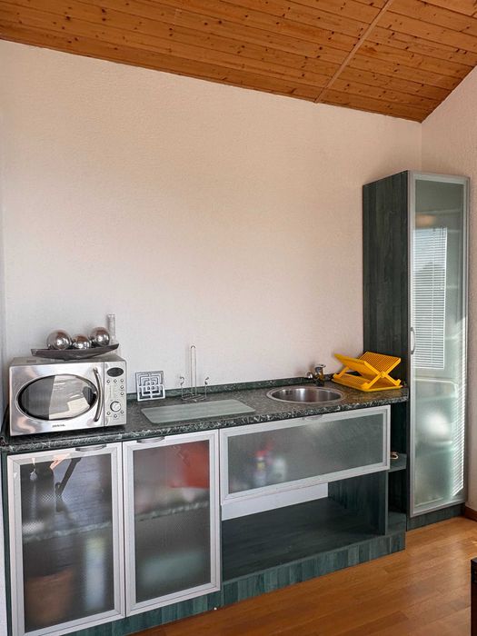 хубава кухня ,модерен цвят