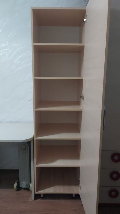 Продам срочно шкаф пенал