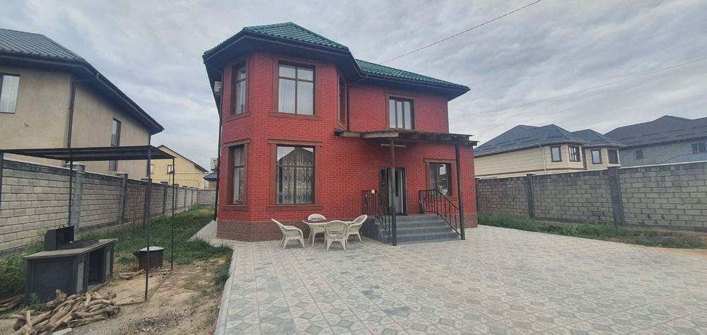 Продаётся уютный двухэтажный дом с отличным ремонтом