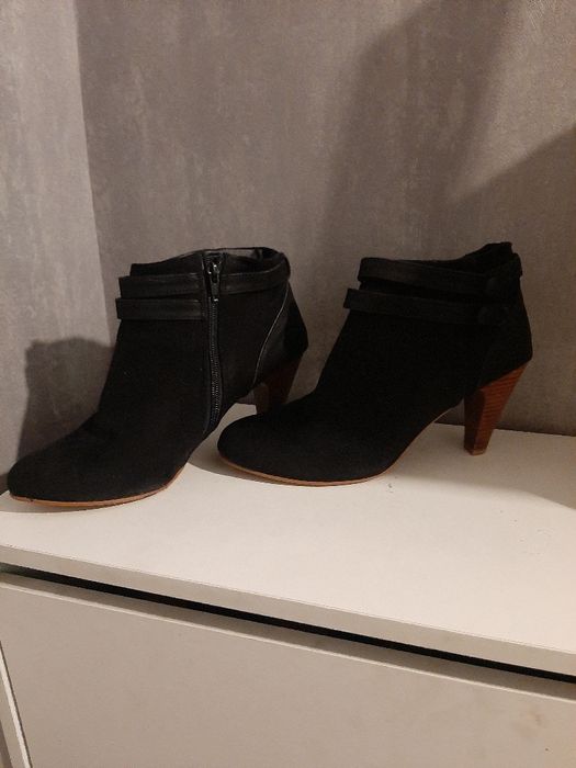 Продам полусапожки и туфли