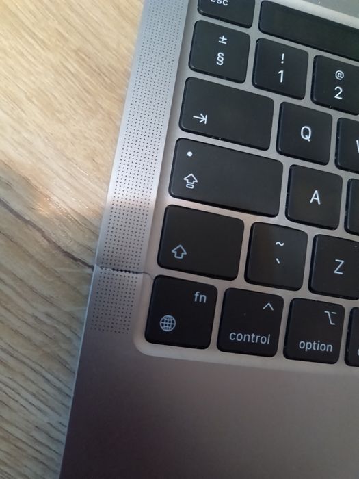 2 Macbook M1 pentru piese placa de baza