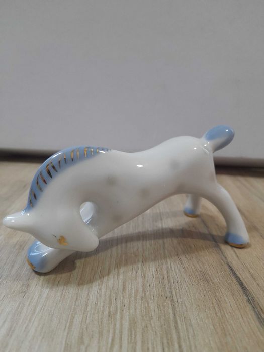 продаются статуэтки