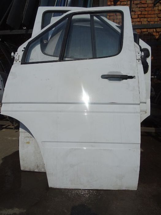 Vand Usa Fata Stanga Mercedes Sprinter din 2005 volan pe stanga fara rugina fara lovituri