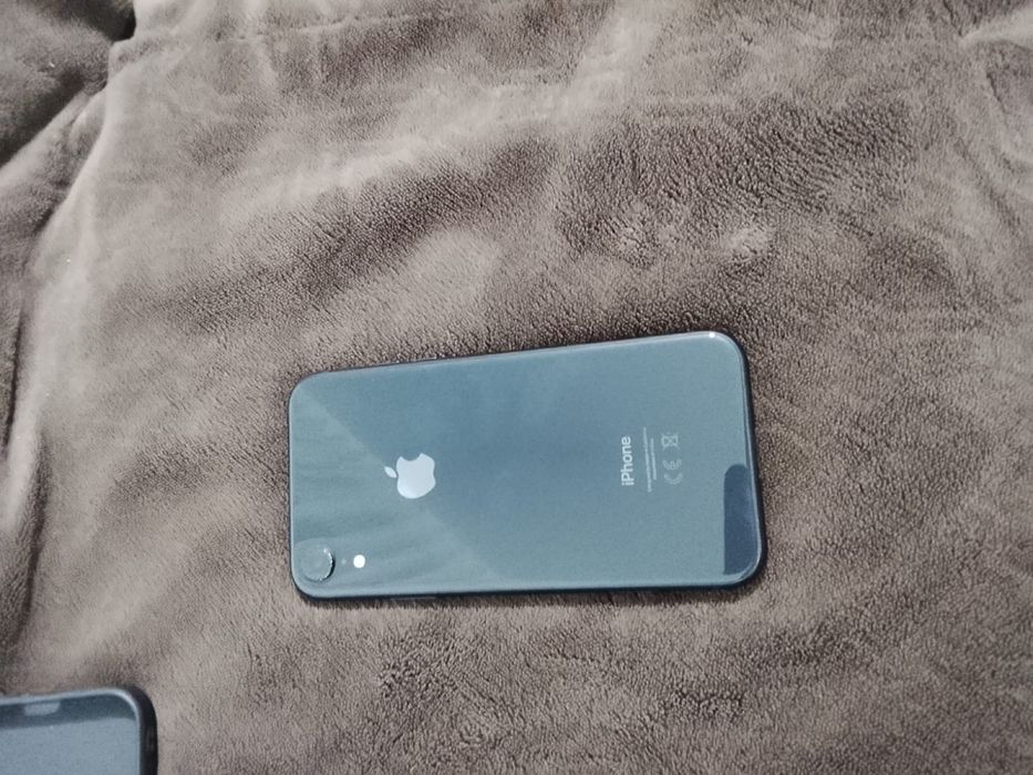 Vand sau schimb iphone xr de 64 gb si 82% capacitatea pret 550 lei