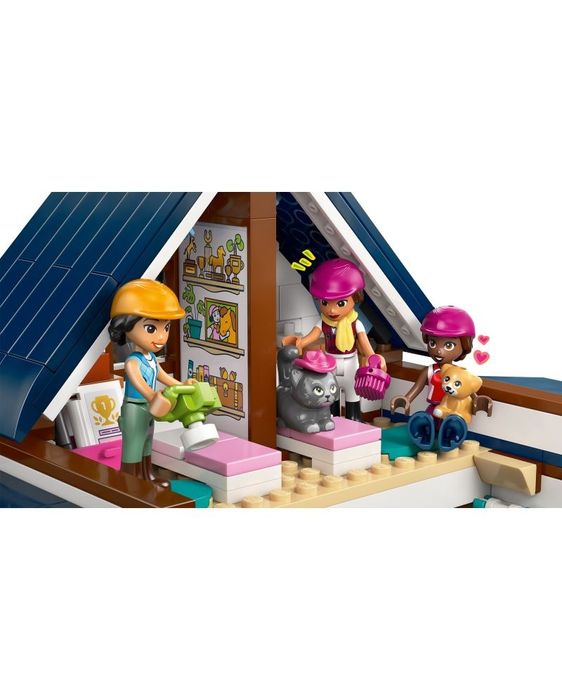 Конструктор LEGO Friends - Конюшня и академия по езда (42688)