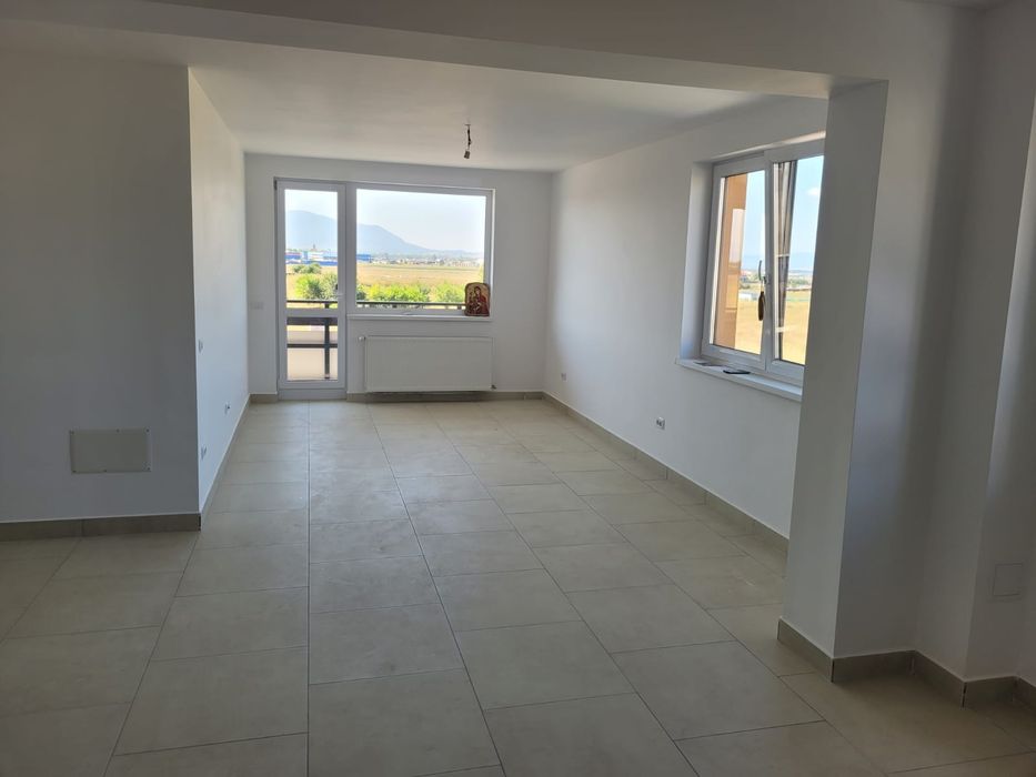 De vanzare apartament 3 camere tractorul