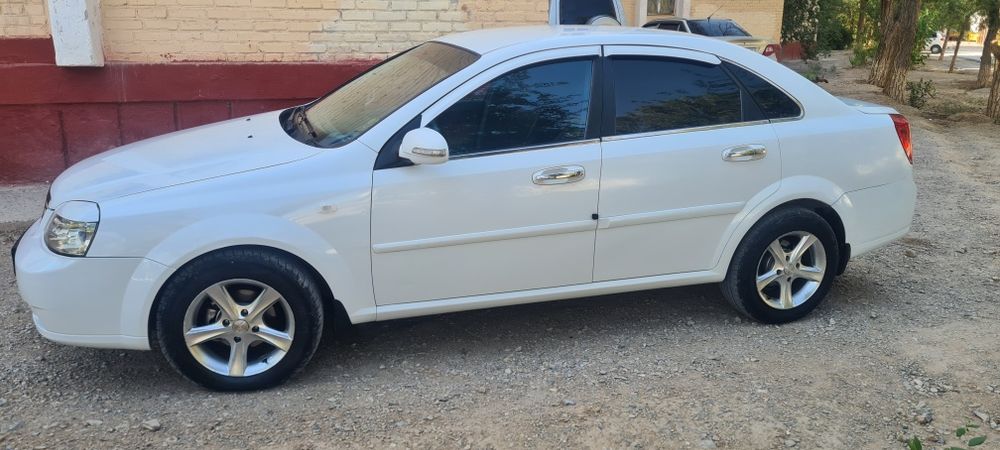 Shevralet Lasetti 1.8