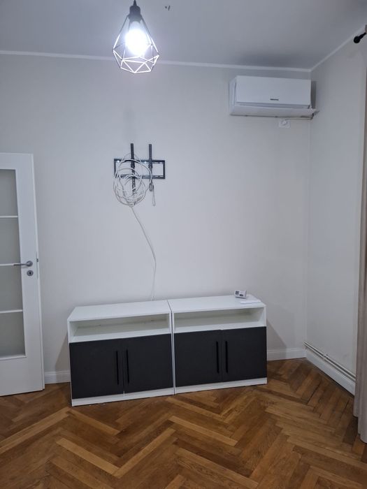 Ofer spre închiriere ap. 3 camere pe str. Sărărie, vizavi de facultatea de Arte și la 4 minute de mers pe jos până la parcu Copou!