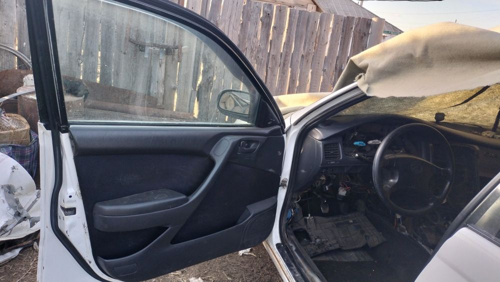 Двери на Тойота Карина Е