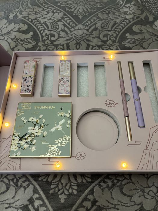 Тень разная цвета красивая