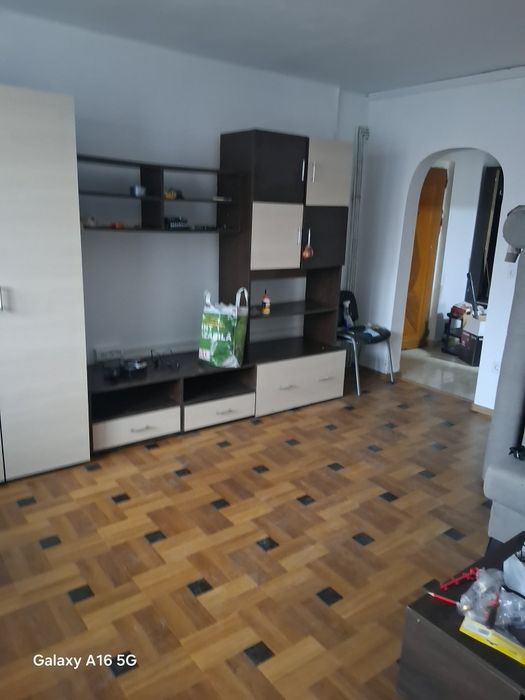 Inchiriez apartament