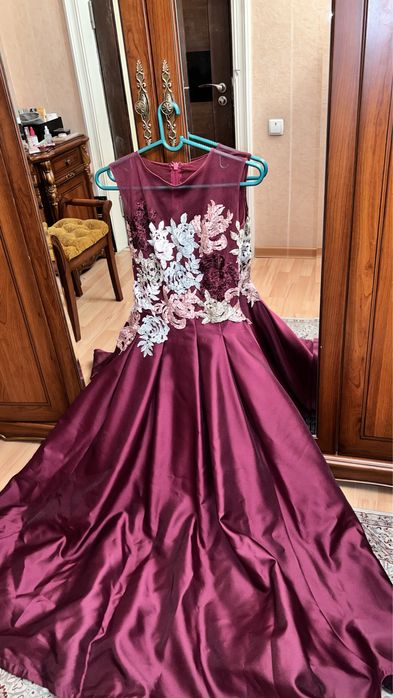 Роскошное вечернее платье