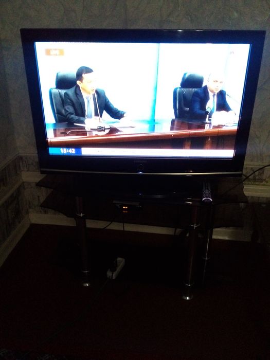 Продаётся Телевизор "Самсунг" раз. 43. (1,07) не китай.