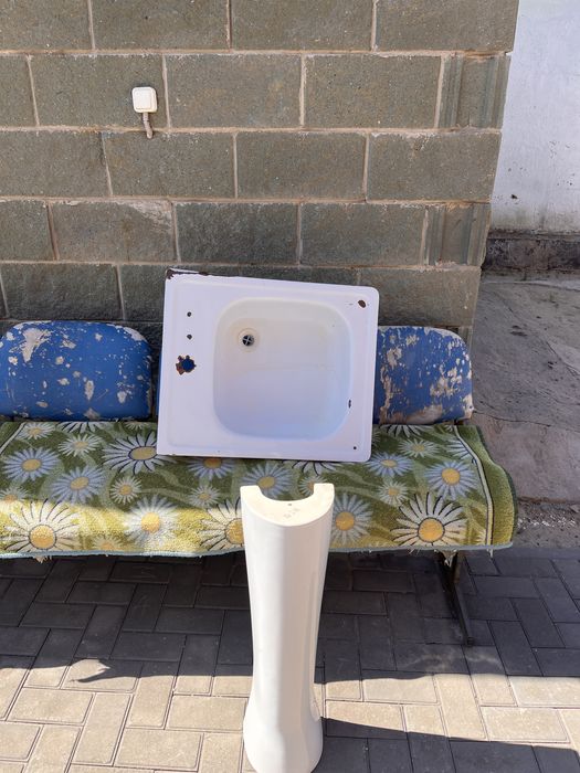 Продам умывальник + пьедестал (ножка)