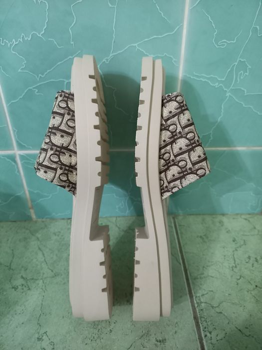 Летние женские шлепки .новые. размеры в наличии  от  36 до 40