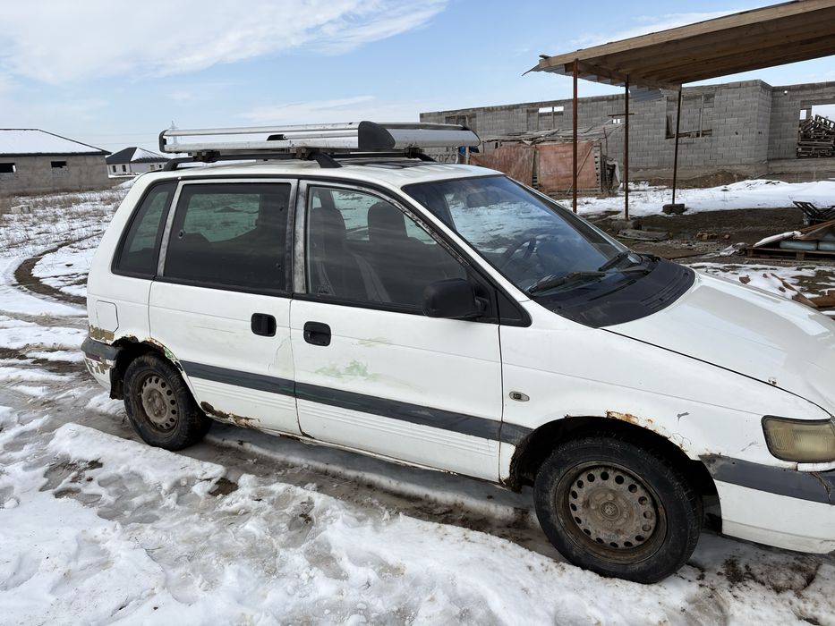 Митсубиси спейс раннер