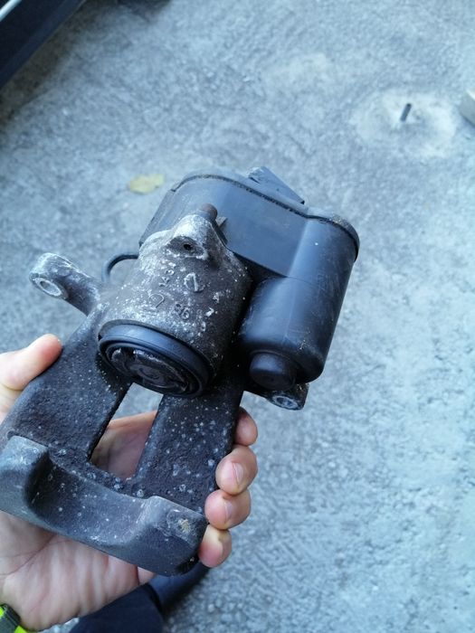 Електрически мотор за спирачен апарат десен passat b6