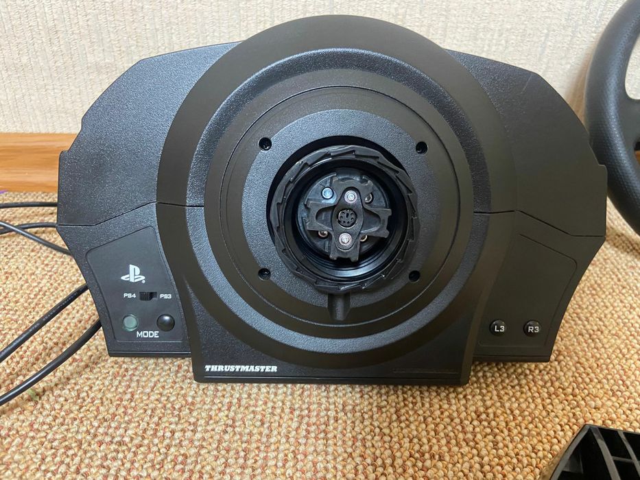 Thrustmaster t300 rs gt с сменными рулём scuderia Ferrari F1