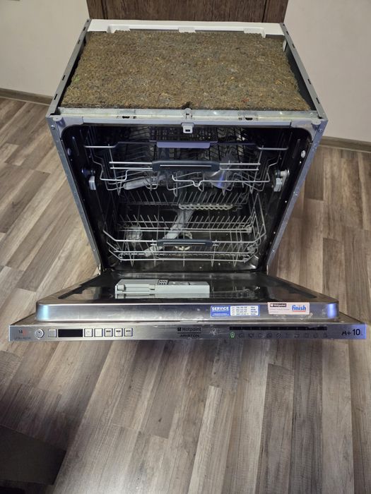 Съдомиална за вграждане Hotpoint-Ariston в перфектно състояние