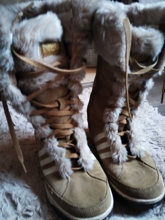 Продам женскую зимнюю обувь