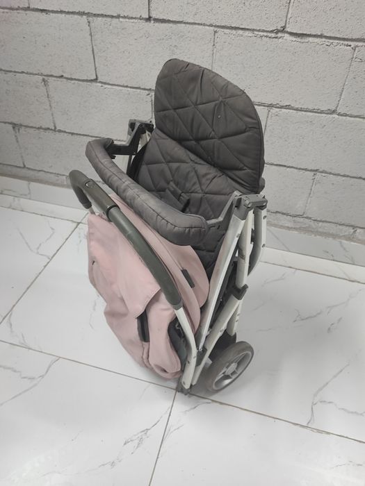 Коляска лёгкая и удобная